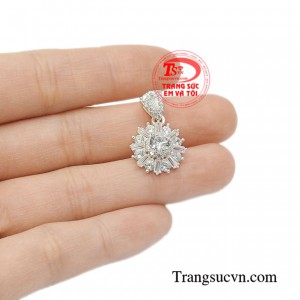 Sản phẩm giao hàng tận nơi, thanh toán an toàn.