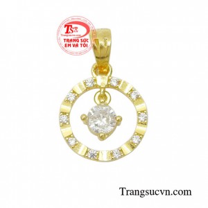 Mặt dây chuyền xinh yêu vàng 10k là phụ kiện không thể thiếu của phái đẹp