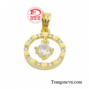 Mặt dây chuyền vàng tinh xảo và sắc nét, món quà tuyệt vời cho chính bạn