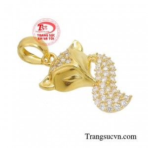 Khi đeo trang sức hồ ly bạn sẽ được gia tăng nhân duyên với người khác giới, cải thiện tình cảm lứa đôi. 