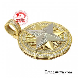 Sản phẩm sẽ phù hợp cho những buổi đi dạo phố hay đi du lịch tạo sức hút mạnh mẽ cho phái mạnh.