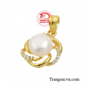 Ngọc trai là biểu tượng của lòng chung thủy, là vẻ đẹp kiêu hãnh tự tin.