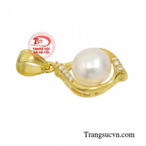  Khi nhắc đến ngọc trai, điều khiến người ta liên tưởng ngay chính là hình ảnh người phụ nữ dịu dàng, nhẹ nhàng mang nét truyền thống. 