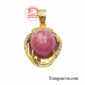 Sản phẩm dễ dàng kết hợp với nhiều kiểu dây chuyền tạo nên phong cách riêng, sang trọng và cá tính