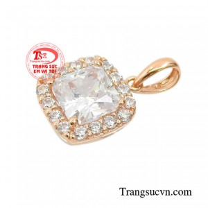 Mặt dây vàng hồng ngọt ngào sẽ giúp các cô gái trở nên thu hút hơn trong mắt người đối diện.