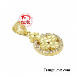 Mặt dây chuyền là trang sức không thể thiếu của phái đẹp hiện đại