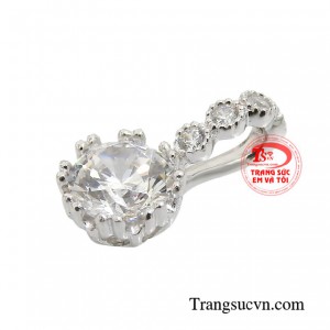 Khi diện lên chiếc mặt dây này bạn sẽ có được vẻ đẹp nhẹ nhàng, tinh tế mà bất kỳ ai cũng đều ngưỡng mộ