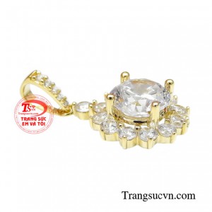 Mặt dây vàng thanh nhã chắc chắn sẽ là món quà tuyệt vời dành tặng người phụ nữ quan trọng của cuộc đời bạn