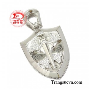 Mặt dây nam vàng trắng món quà đặc biệt dành cho người thân và bạn bè.