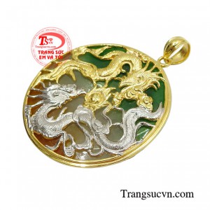 Những người thợ tài ba đã chạm khắc tỉ mỉ hình ảnh bảo vệ viên minh châu cao quý.