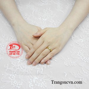 Nhẫn cưới vàng hạnh phúc chung đôi
