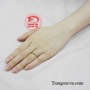 Nhẫn cưới vàng thương hiệu