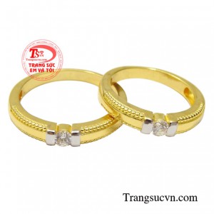 Nhẫn cưới vàng uyên ương là khởi đầu cho những câu chuyện ngọt ngào chứa đựng tình cảm, cùng nhau vượt qua bảo thăng trầm của cuộc sống.