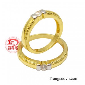 Và đôi nhẫn cưới vàng này sẽ là sự lựa chọn tuyệt vời dành cho các cặp đôi.