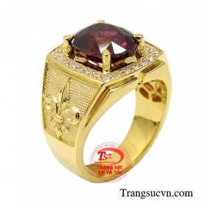 Nhẫn nam Garnet thịnh vượng là một trong những phụ kiện không thể thiếu của phái mạnh nhằm định hình phong cách lịch lãm, thể hiện nét nam tính.