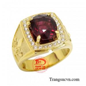 Với kiểu dáng chẳng cầu kỳ mà có cái khí chất cao ngút trời của người đàn ông cứng cỏi thì hoàn toàn xứng đáng có trong bộ sưu tập trang sức của cánh mày râu.