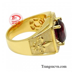 Sở hữu nhẫn vàng garnet vừa là món trang sức thời trang vừa gia tăng sức khỏe cũng như sự may mắn trong cuộc sống.