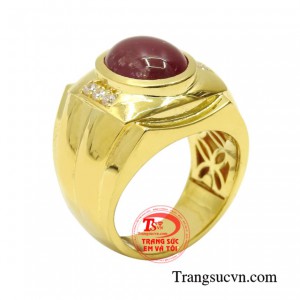 Nhẫn nam ruby lịch lãm tuy đơn giản nhưng lại thể hiện được cả sức mạnh thể chất cũng như ý chí kiên cường của một người đàn ông trưởng thành.