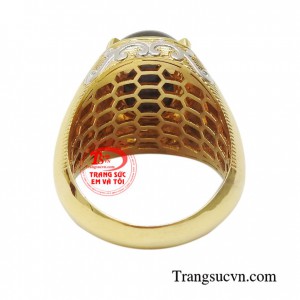 Saphir thiên nhiên là viên đá của sự thịnh vượng, giàu sang và hạnh phúc được phái mạnh sử dụng như lá bùa hộ mệnh cho bản thân.