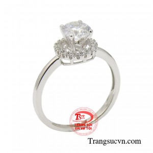 Nhẫn nữ ánh trăng được lấy cảm hứng từ ánh trăng sáng tuy mờ ảo nhưng lại vô cùng huyền diệu.