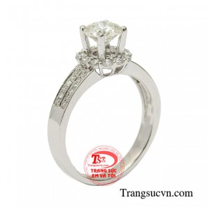 Nhẫn nữ kim cương thời thượng mang phong cách của một quý cô sành điệu, yêu thời trang.