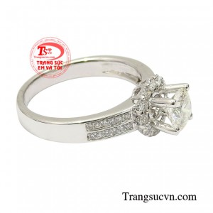 Đá kim cương là biểu tượng của tình yêu vĩnh cửu, bền chặt.