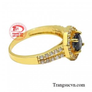 Không chỉ để làm đẹp đeo chiếc nhẫn nữ sapphire này còn giúp mang lại nhiều phúc khí, tài lộc dồi dào do nguồn năng lượng tích cực của viên sapphire thiên nhiên.