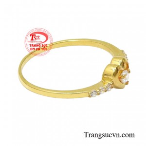 Sản phẩm tuy không quá cầu kì nhưng vẫn tôn lên được nét đẹp đáng yêu, dịu dàng cho phái đẹp.