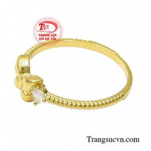 Do đó chiếc nhẫn nữ hồ điệp sẽ là món quà mang nhiều ý nghĩa đặc biệt dành cho cô gái của bạn.