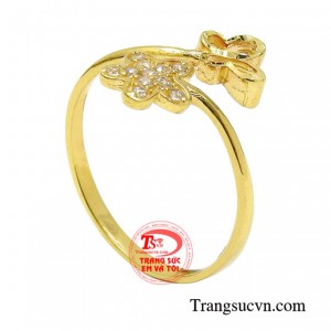 Từ bàn tay của người thợ tài ba đã gói gọn hình ảnh đẹp đẽ đó vào chiếc nhẫn nữ vàng này tạo được dấu ấn cho người đeo.