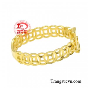 Do đó chiếc nhẫn sẽ thật ý nghĩa để dành tặng cho người thân, bạn bè vào những dịp đầu năm thay những lời chúc phúc.