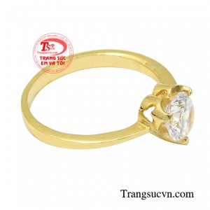 Chiếc nhẫn không chỉ phù hợp với nhiều kiểu trang phục mà còn không bao giờ bị lỗi mốt.