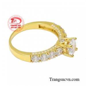 Nếu như trang phục có thể giúp bạn trông gọn gàng, son môi tăng phần quyến rũ thì trang sức sẽ tôn lên nét đẹp sang trọng, hiện đại tạo được điểm nhấn trước đám đông.