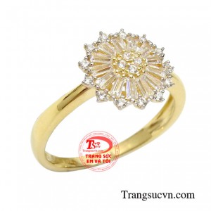 Chiếc nhẫn vàng là biểu tượng sắc đẹp, trí thông minh cũng như quyền lực của một người phụ nữ.