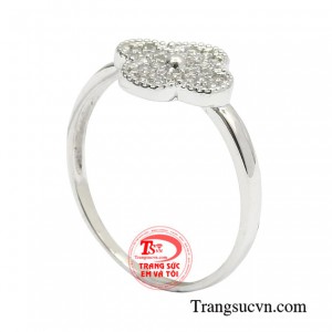 Nhẫn nữ vàng trắng ngày càng được nhiều nữ giới đặc biệt ưa chuộng vừa hợp thời trang và giúp người đeo tạo được dấu ấn riêng cho bản thân.