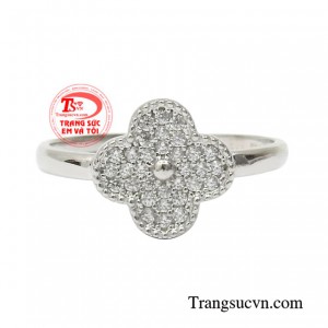 Không chỉ là món trang sức bình thường mà sản phẩm còn giúp phái nữ để lại ấn tượng với người khác phái.