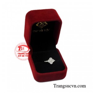 Nhẫn vàng trắng cỏ bốn lá nhỏ xinh