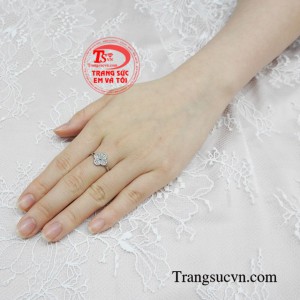 Nhẫn vàng trắng cỏ bốn lá