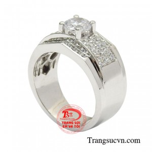 Nhẫn nam vàng trắng hiện đang là mẫu trang sức được rất nhiều phái mạnh ưa chuộng và hợp thời trang.