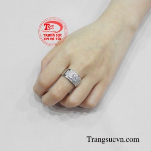 Nhẫn vàng trắng mạnh mẽ
