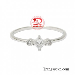 Trang sức vàng luôn là phụ kiện không thể thiếu của các quý cô hiện đại