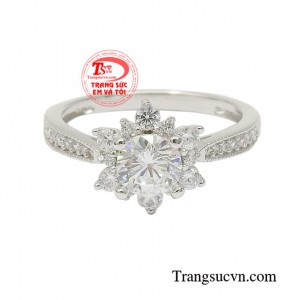 Sản phẩm tôn lên sự nữ tính, dịu dàng và thời trang cho người đeo