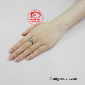 Nhẫn vàng trắng yêu kiều