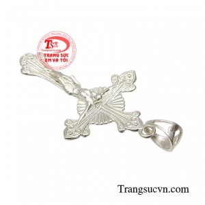 Thánh giá được dùng phổ biến trong đạo công giáo và là vật linh thiêng thể hiện đức tin mà con người đặt vào chúa. 