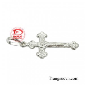 Đeo Thánh Giá bên người cũng là lá bùa hộ mệnh, giúp người đeo gặp nhiều may mắn, bình an trong cuộc sống