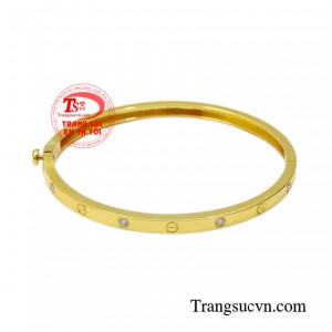 Vòng tay vàng nữ cá tính là sản phẩm được phái đẹp đặc biệt ưa chuộng và lựa chọn