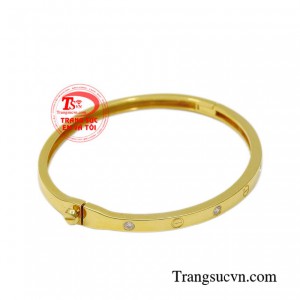 Vòng tay luôn là phụ kiện không thể thiếu của các quý cô hiện đại