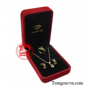 Khi diện bộ trang sức này bạn sẽ như được tiếp thêm sức mạnh bên trong và tỏa ra năng lượng từ vẻ đẹp bên ngoài. 