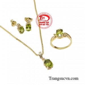 Peridot còn tượng trưng cho niềm hi vọng và sức sống mãnh liệt.