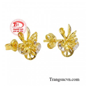 Lấy ý tưởng từ những bông hoa mùa xuân mang đến vẻ tươi mới, trẻ trung cho người đeo.